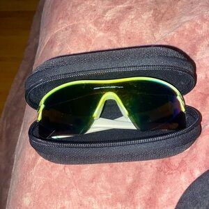 Mens Oakleys. Yellow and Black